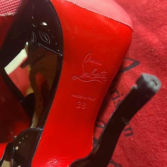 Christian Louboutin - Picture 7 of 8